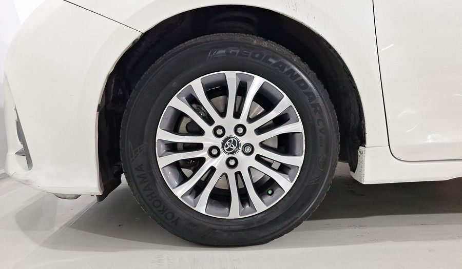 Toyota Sienna 3.5 XLE AT Minivan 2018