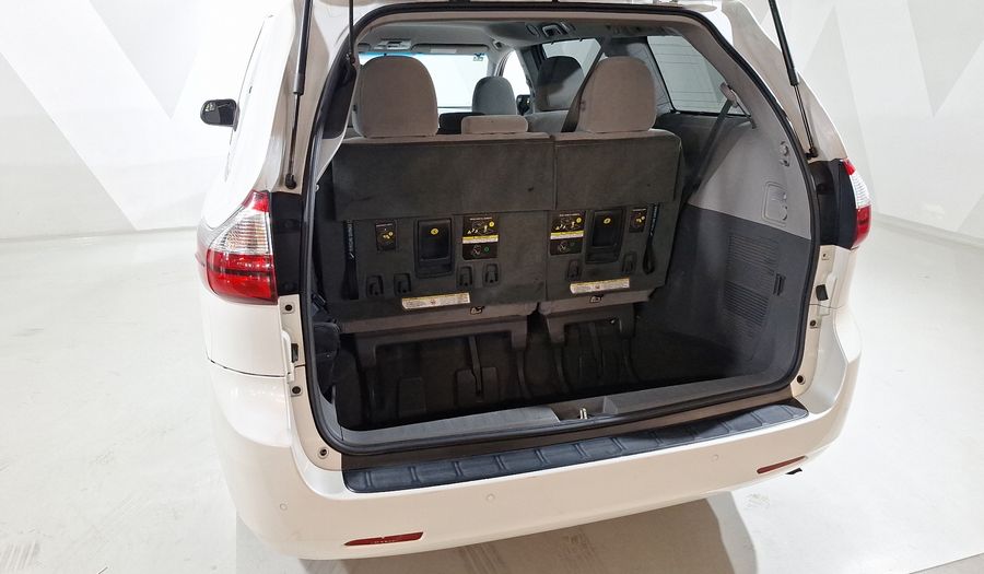 Toyota Sienna 3.5 XLE AT Minivan 2018