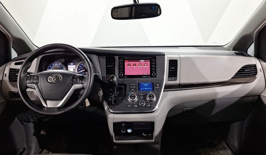 Toyota Sienna 3.5 XLE AT Minivan 2018