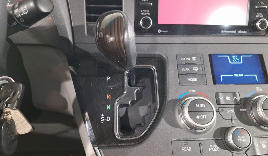 Toyota Sienna 3.5 XLE AT Minivan 2018