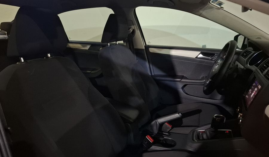 Volkswagen Jetta 2.5 TRENDLINE TIP. Sedan 2018