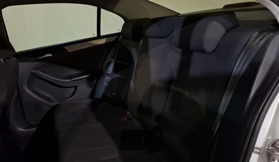 Volkswagen Jetta 2.5 TRENDLINE TIP. Sedan 2018
