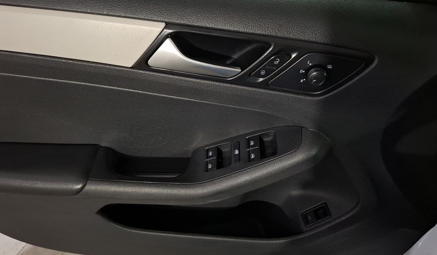 Volkswagen Jetta 2.5 TRENDLINE TIP. Sedan 2018