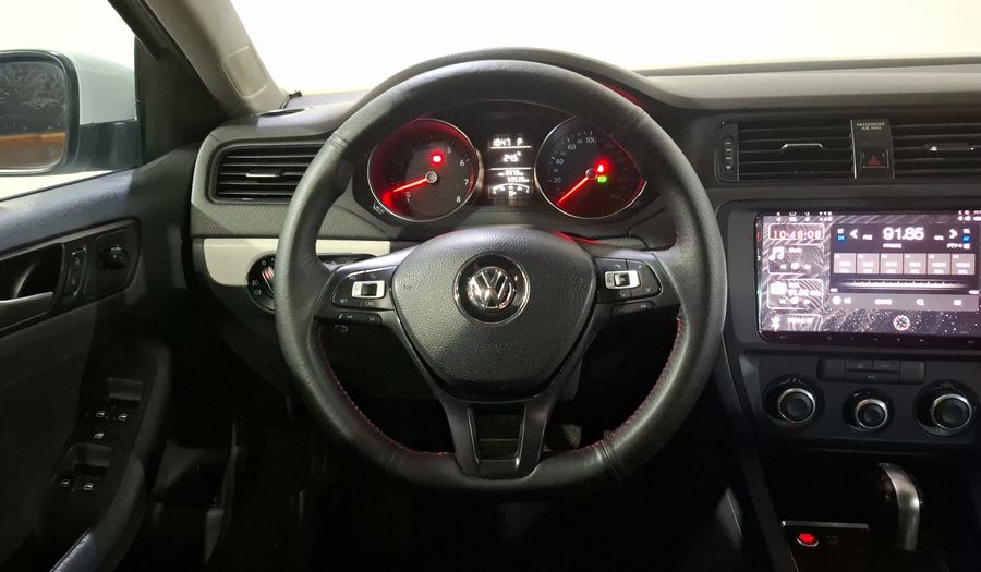 Volkswagen Jetta 2.5 TRENDLINE TIP. Sedan 2018