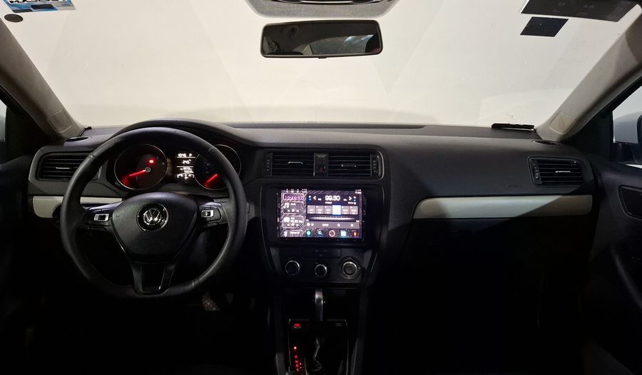 Volkswagen Jetta 2.5 TRENDLINE TIP. Sedan 2018
