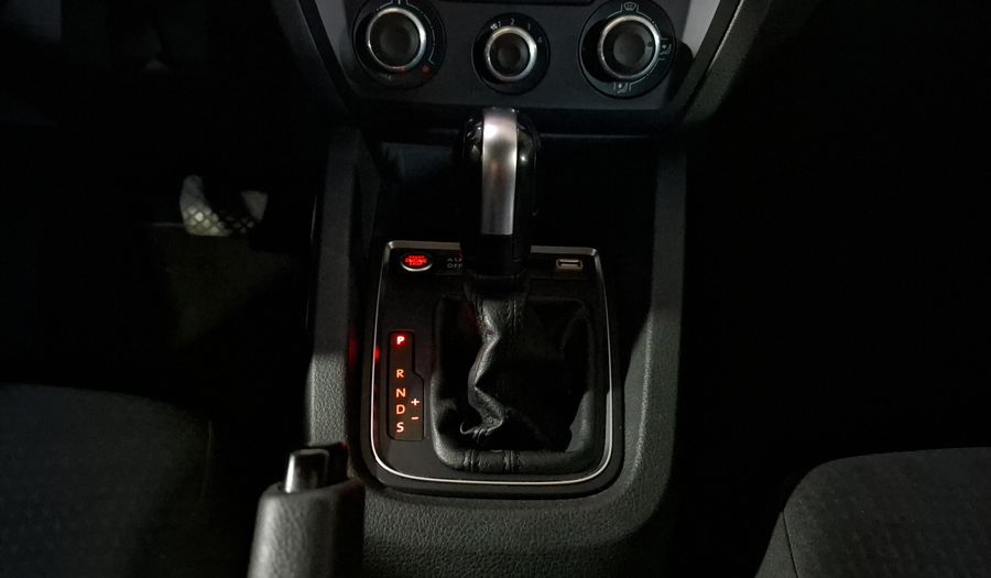Volkswagen Jetta 2.5 TRENDLINE TIP. Sedan 2018