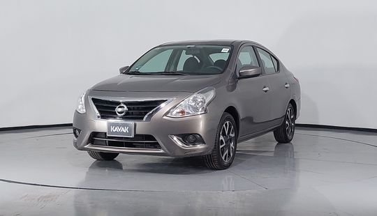 Nissan • Versa