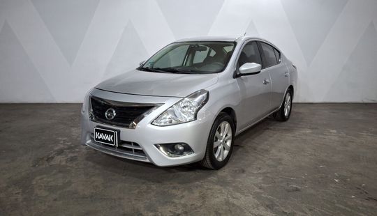 Nissan • Versa