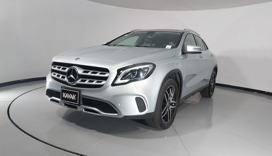 Mercedes Benz • Clase GLA