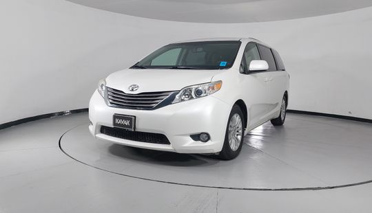 Toyota • Sienna