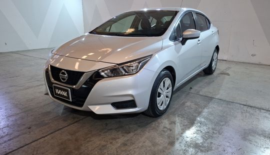 Nissan • Versa