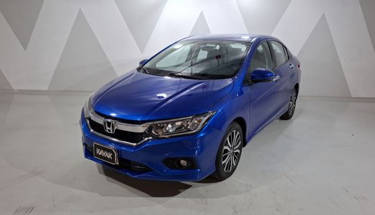 2018 • 124,512 km • Automático