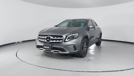 Mercedes Benz • Clase GLA