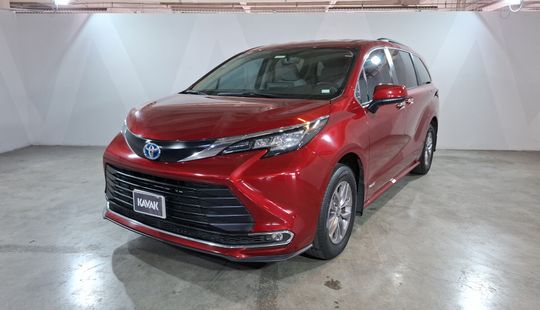 Toyota • Sienna