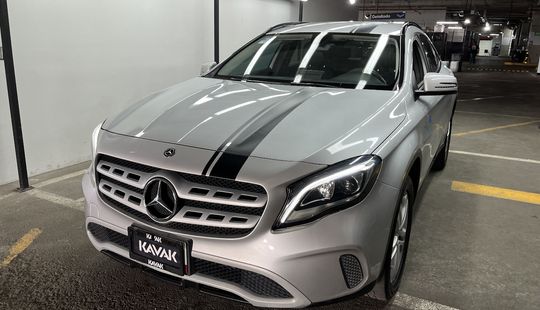 Mercedes Benz • Clase GLA