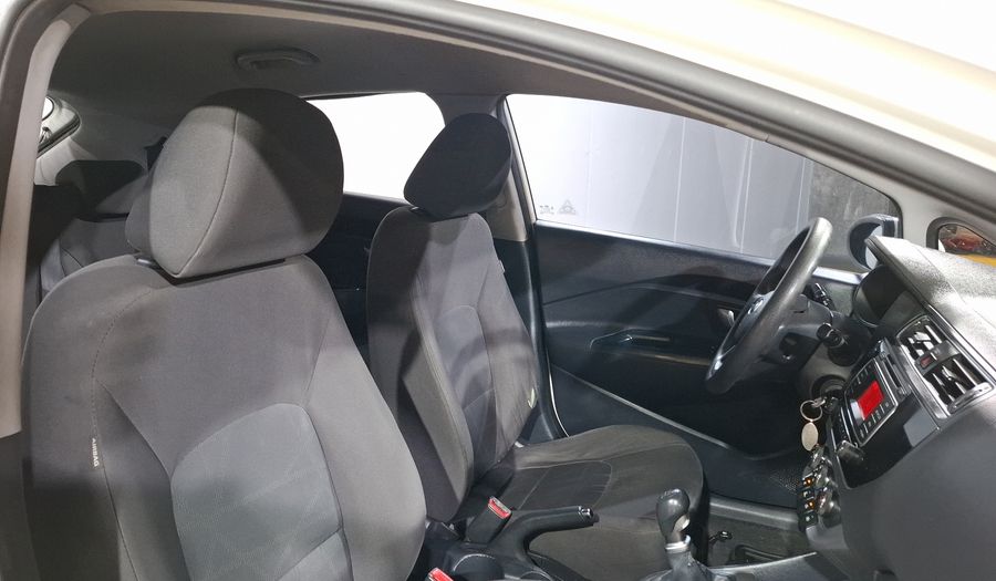 Kia Rio 1.6 LX MT Hatchback 2017