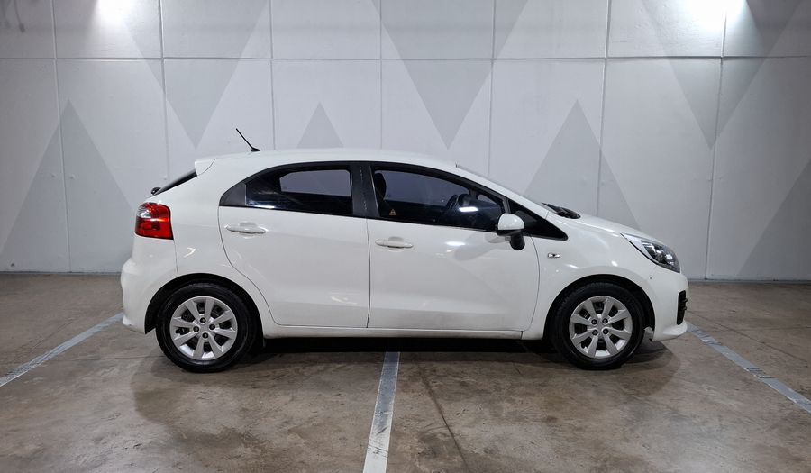 Kia Rio 1.6 LX MT Hatchback 2017
