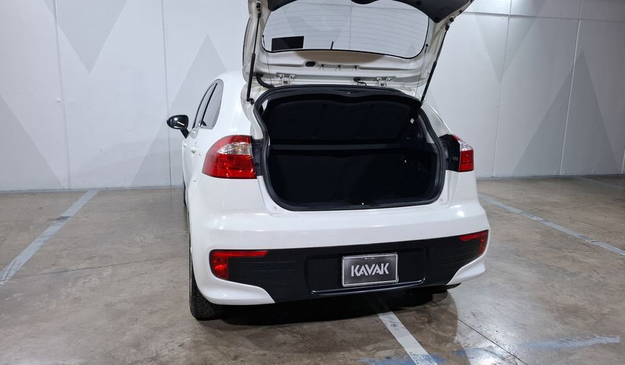 Kia Rio 1.6 LX MT Hatchback 2017