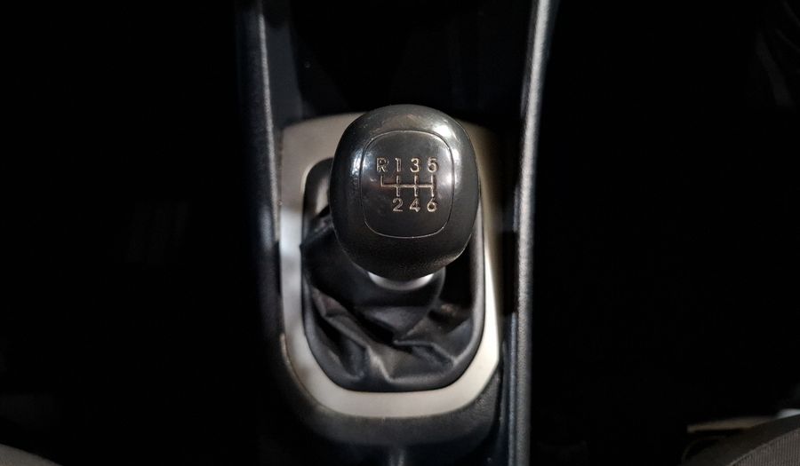 Kia Rio 1.6 LX MT Hatchback 2017