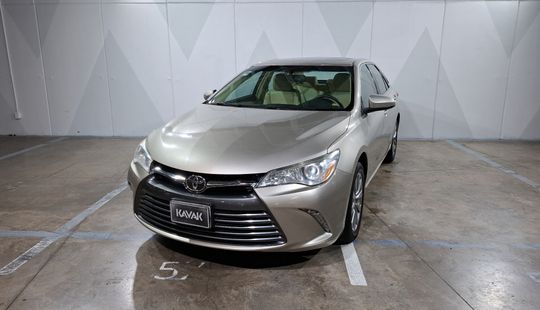 Toyota • Camry