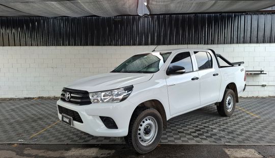 Toyota • Hilux