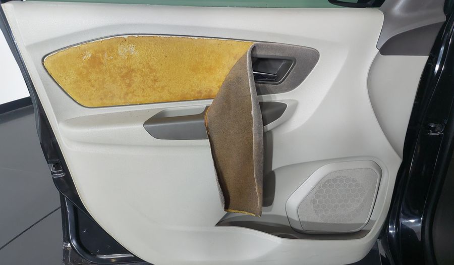 Chevrolet Spin LTZ Minivan 2013