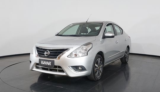 Nissan • Versa