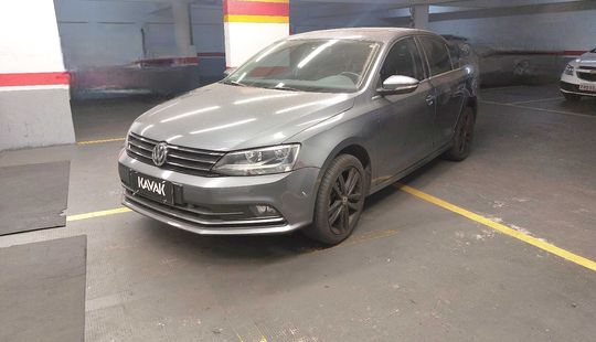 Volkswagen • Jetta