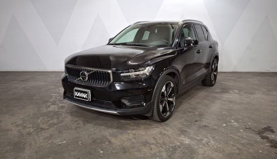 Volvo • XC40