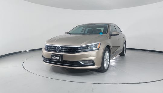 Volkswagen • Passat