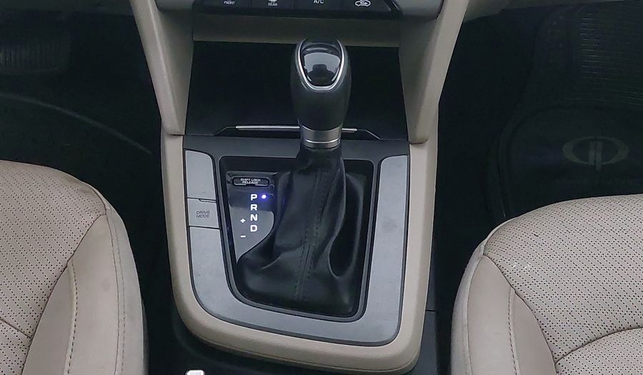 Hyundai Elantra 2.0 LIMITED TECH NAVI AT Sedan 2017