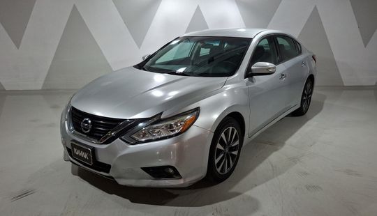 Nissan • Altima
