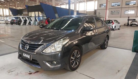 Nissan • Versa