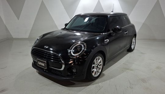 2020 • 61,582 km • Automático