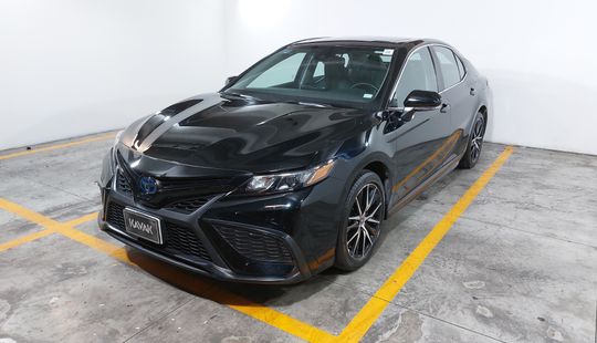 Toyota • Camry
