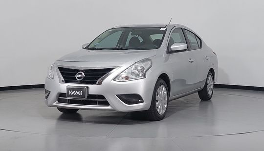Nissan • Versa