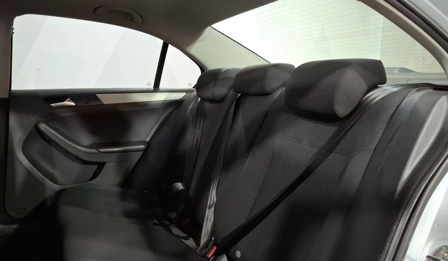 Volkswagen Jetta 2.5 COMFORTLINE TIP. BOLSAS AIRE DEL. Sedan 2018