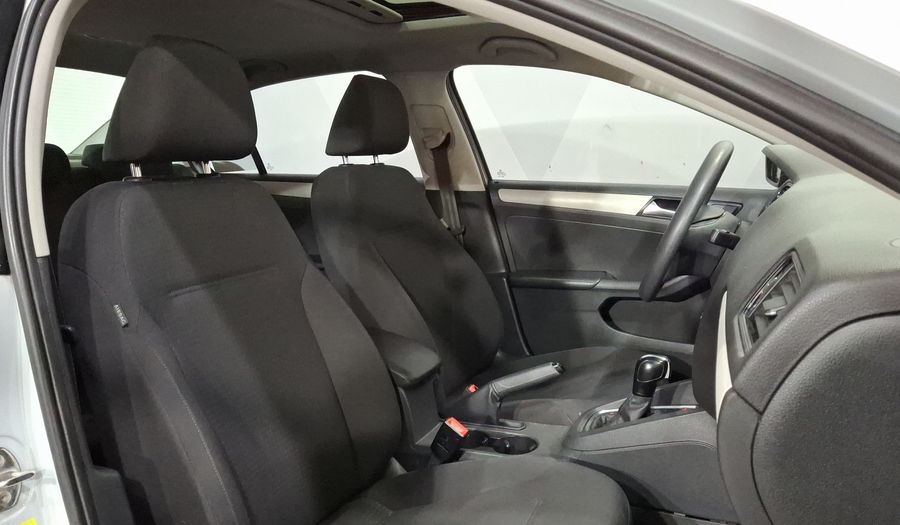 Volkswagen Jetta 2.5 COMFORTLINE TIP. BOLSAS AIRE DEL. Sedan 2018