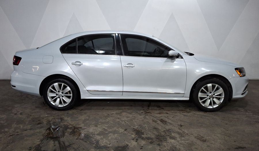 Volkswagen Jetta 2.5 COMFORTLINE TIP. BOLSAS AIRE DEL. Sedan 2018
