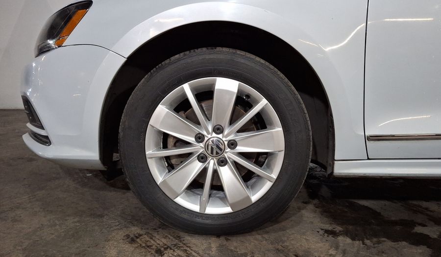 Volkswagen Jetta 2.5 COMFORTLINE TIP. BOLSAS AIRE DEL. Sedan 2018