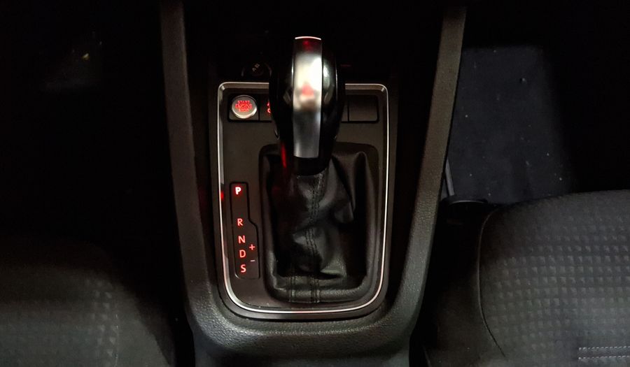 Volkswagen Jetta 2.5 COMFORTLINE TIP. BOLSAS AIRE DEL. Sedan 2018