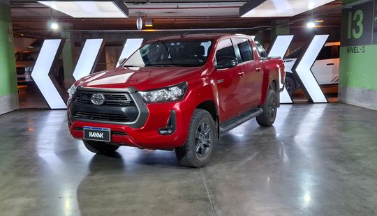 Toyota • Hilux