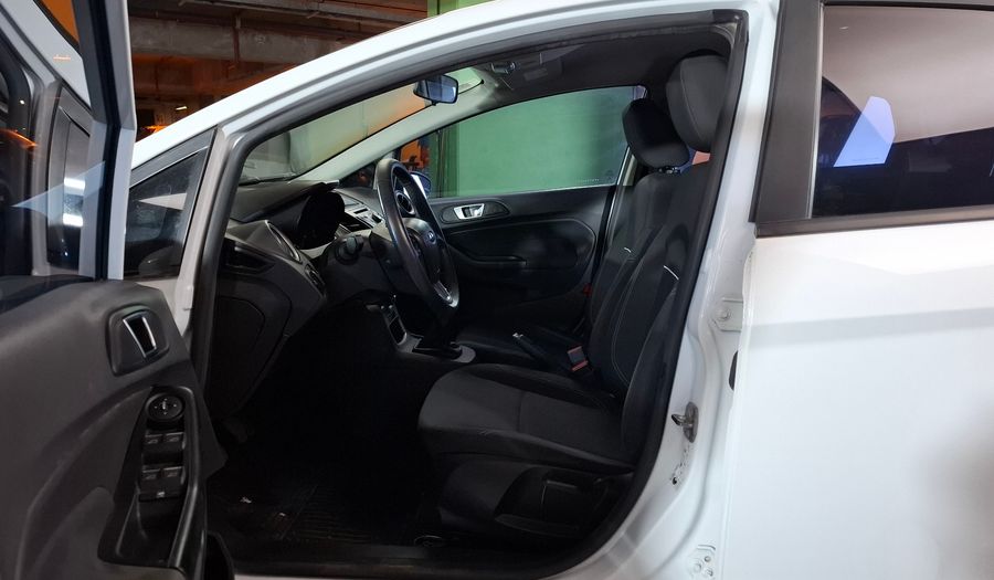 Ford Fiesta Kinetic Design 1.6 SE Hatchback 2015