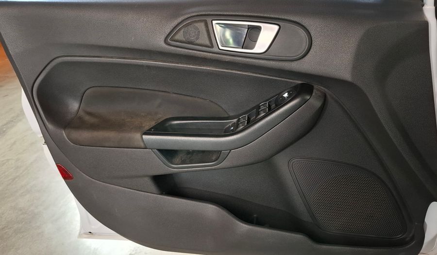 Ford Fiesta Kinetic Design 1.6 SE Hatchback 2015