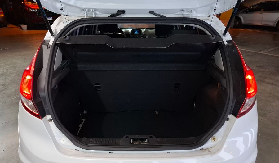 Ford Fiesta Kinetic Design 1.6 SE Hatchback 2015