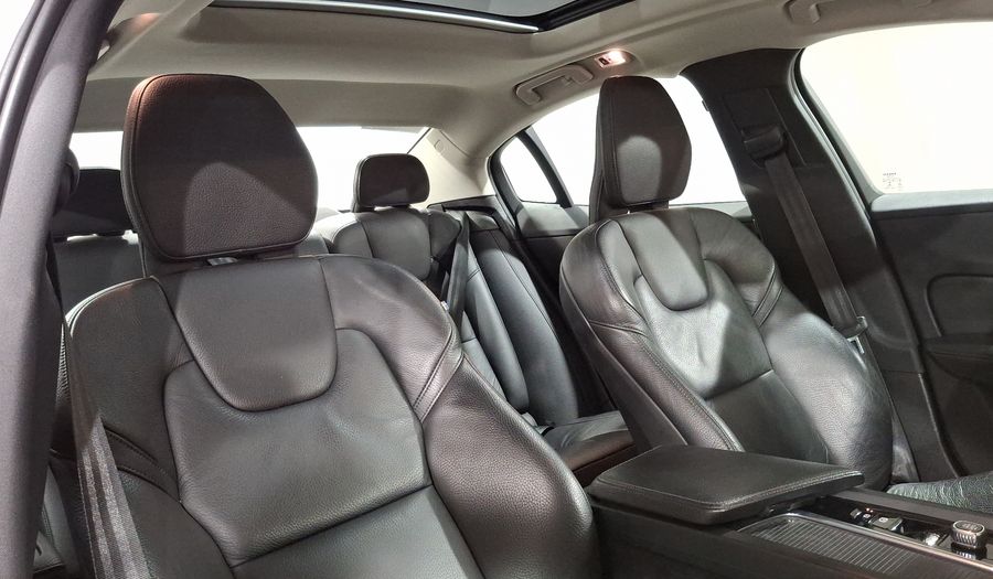 Volvo S60 2.0 T5 MOMENTUM AUTO Sedan 2021