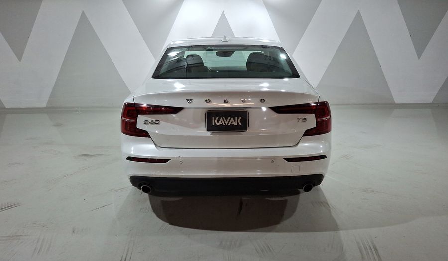 Volvo S60 2.0 T5 MOMENTUM AUTO Sedan 2021