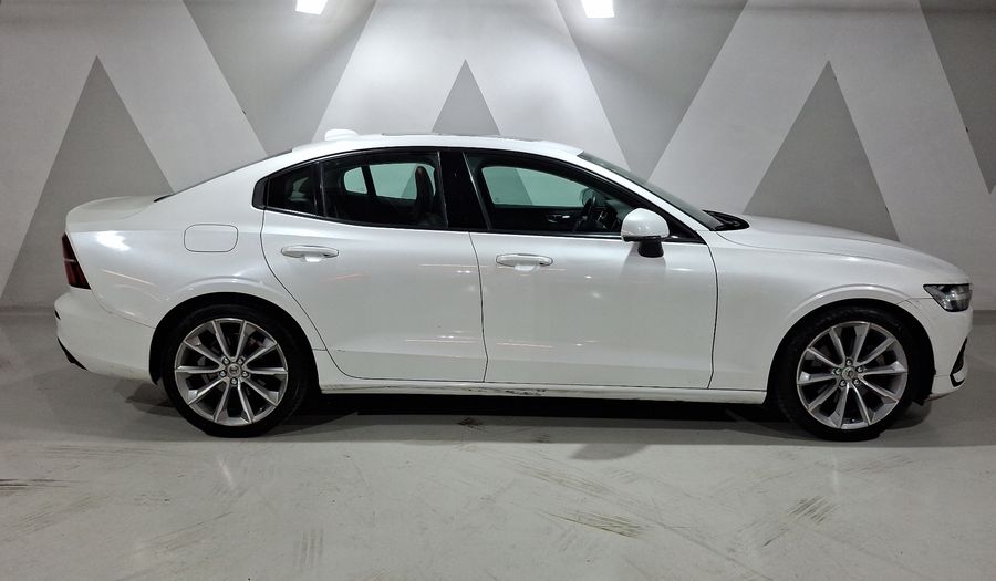 Volvo S60 2.0 T5 MOMENTUM AUTO Sedan 2021
