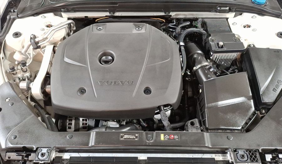 Volvo S60 2.0 T5 MOMENTUM AUTO Sedan 2021