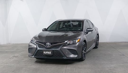 Toyota • Camry